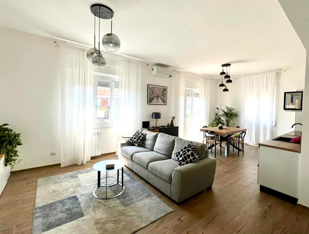 With Friends - 2 Bedrooms And Amazing Living *